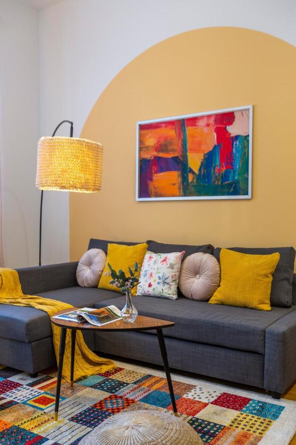 Central Gozsdu Apartment In The Party Street Budapest Luaran gambar