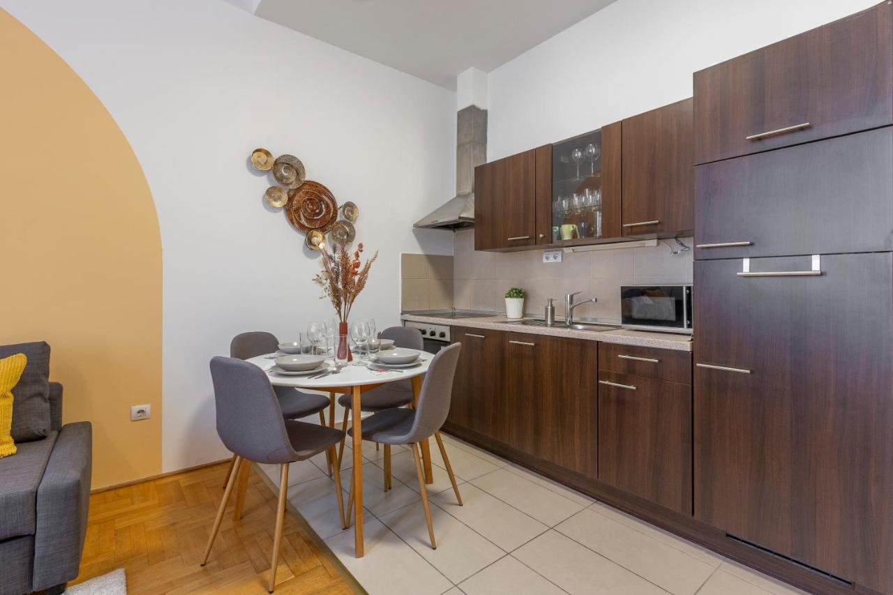 Central Gozsdu Apartment In The Party Street Budapest Luaran gambar