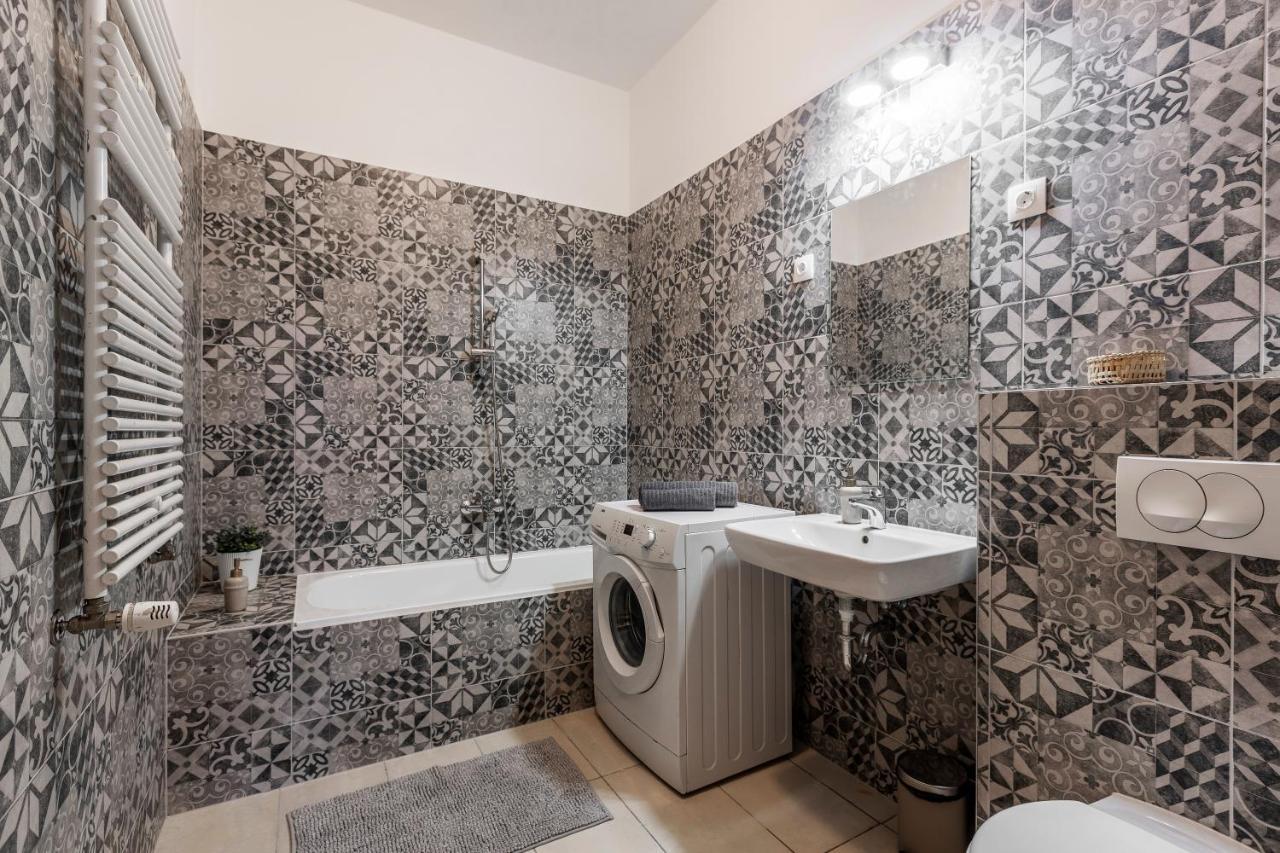 Central Gozsdu Apartment In The Party Street Budapest Luaran gambar