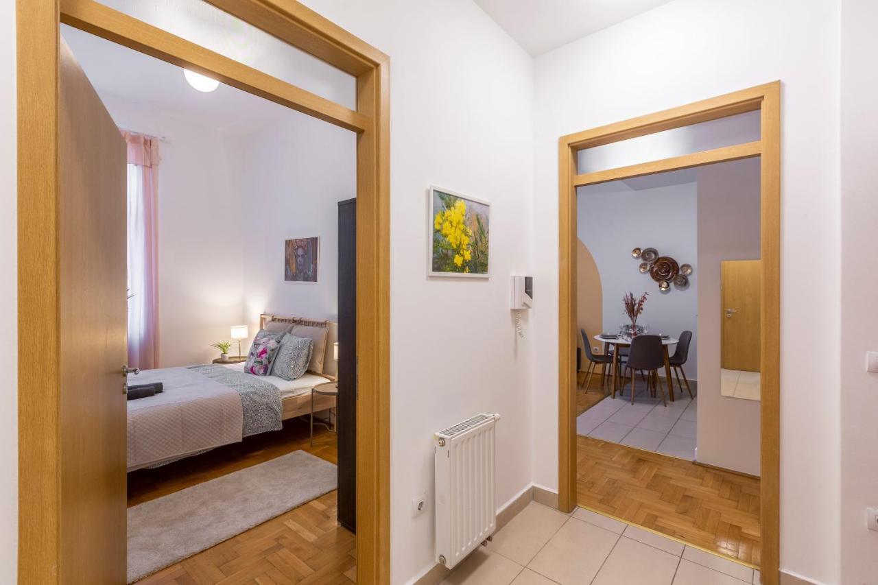 Central Gozsdu Apartment In The Party Street Budapest Luaran gambar